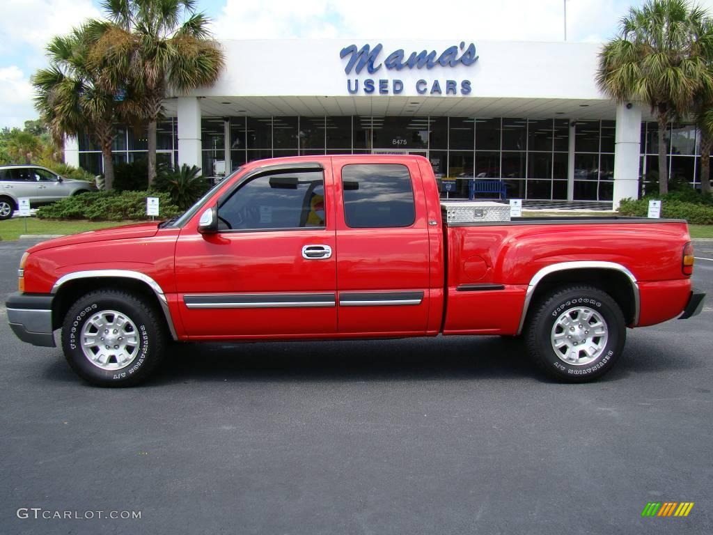 2004 Silverado 1500 LS Extended Cab - Victory Red / Dark Charcoal photo #26