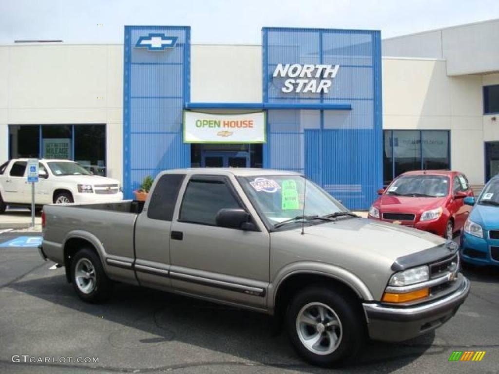 2002 S10 Extended Cab - Light Pewter Metallic / Graphite photo #1