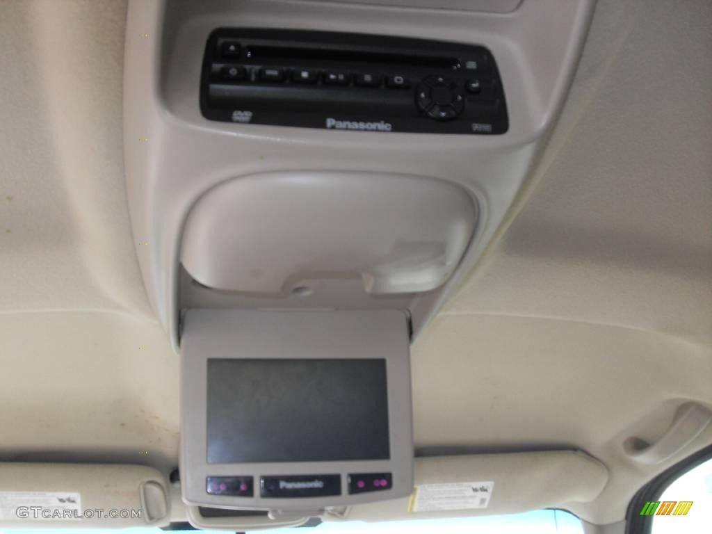 2003 Suburban 1500 LT - Redfire Metallic / Gray/Dark Charcoal photo #17