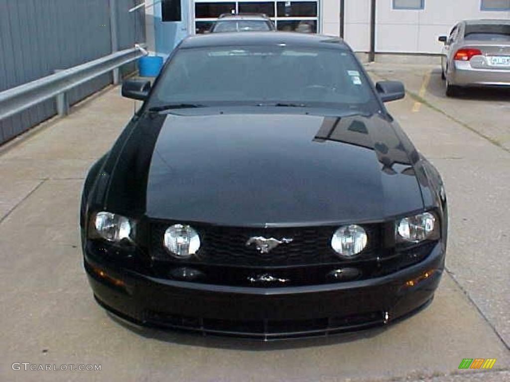 2006 Mustang GT Premium Coupe - Black / Dark Charcoal photo #3