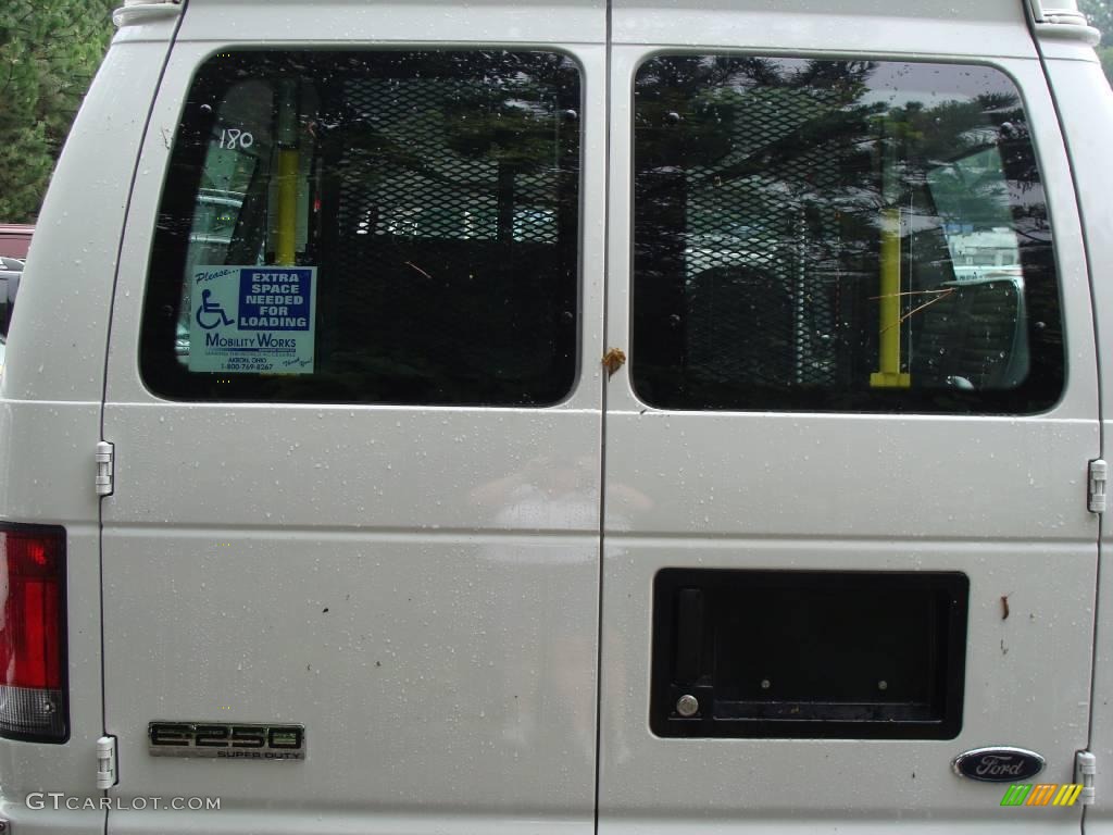 2008 E Series Van E250 Super Duty Passenger Conversion - Oxford White / Medium Flint photo #21