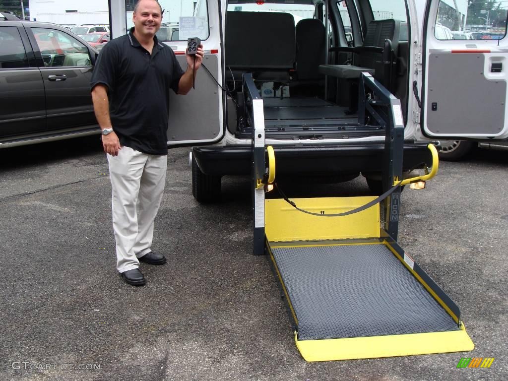 2008 E Series Van E250 Super Duty Passenger Conversion - Oxford White / Medium Flint photo #25