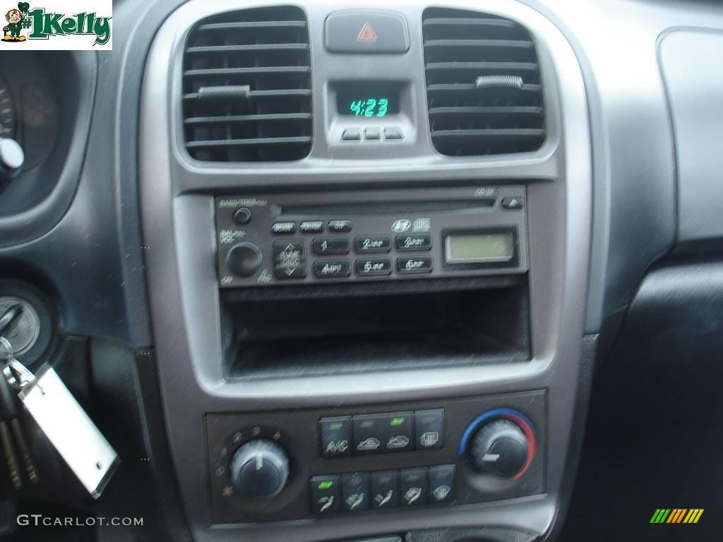 2002 Sonata  - Brilliant Silver / Black photo #17
