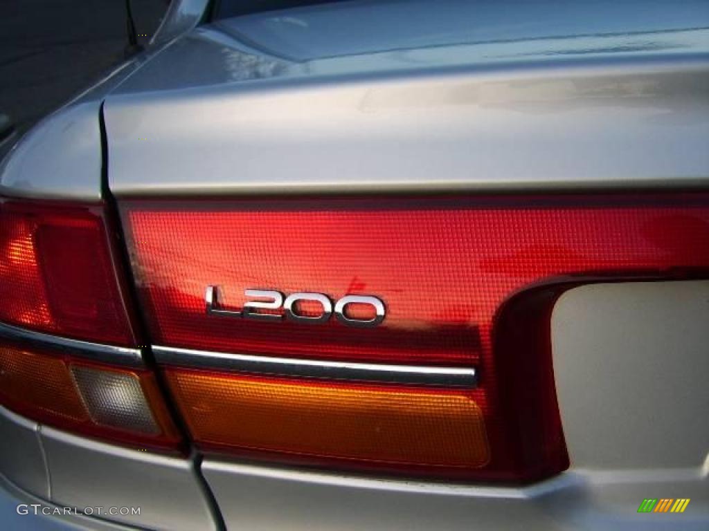 2002 L Series L200 Sedan - Bright Silver / Black photo #14