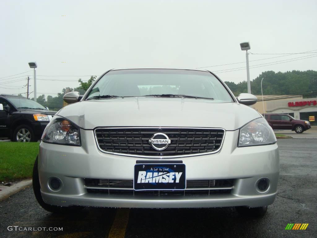 Sheer Silver Metallic Nissan Altima