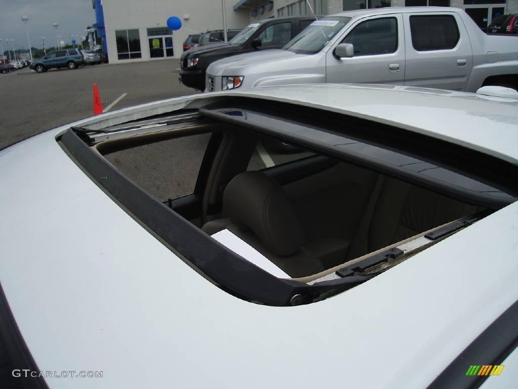 2006 Accord EX V6 Coupe - Taffeta White / Ivory photo #10