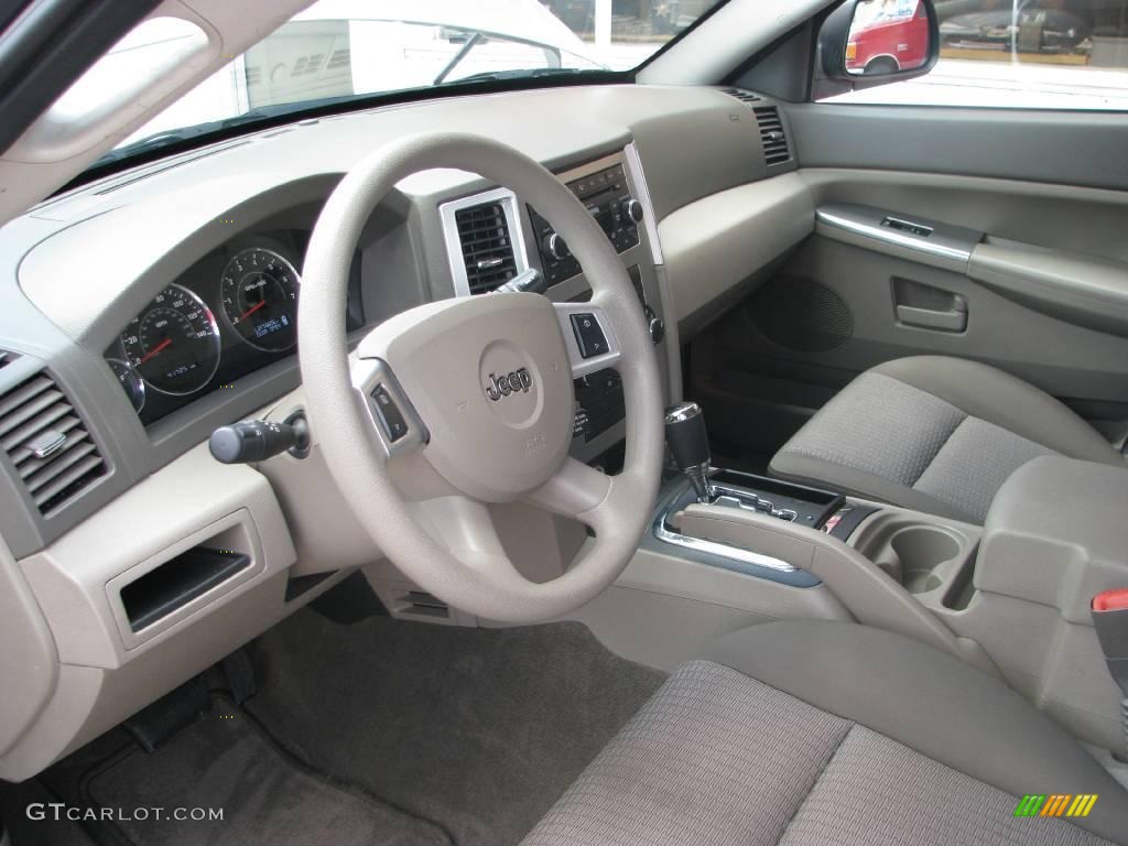 2008 Grand Cherokee Laredo 4x4 - Bright Silver Metallic / Dark Slate Gray/Light Graystone photo #2