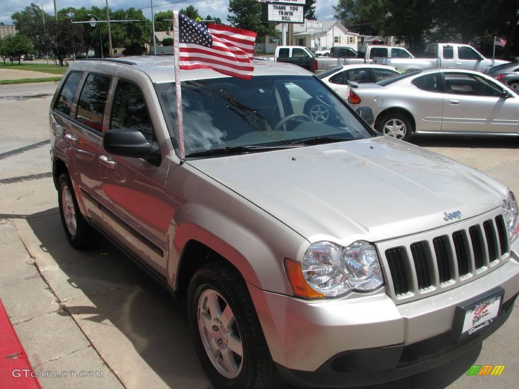 2008 Grand Cherokee Laredo 4x4 - Bright Silver Metallic / Dark Slate Gray/Light Graystone photo #13