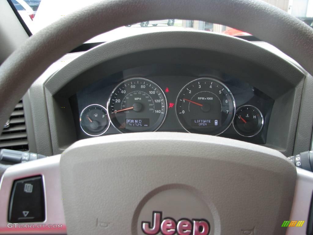 2008 Grand Cherokee Laredo 4x4 - Bright Silver Metallic / Dark Slate Gray/Light Graystone photo #17