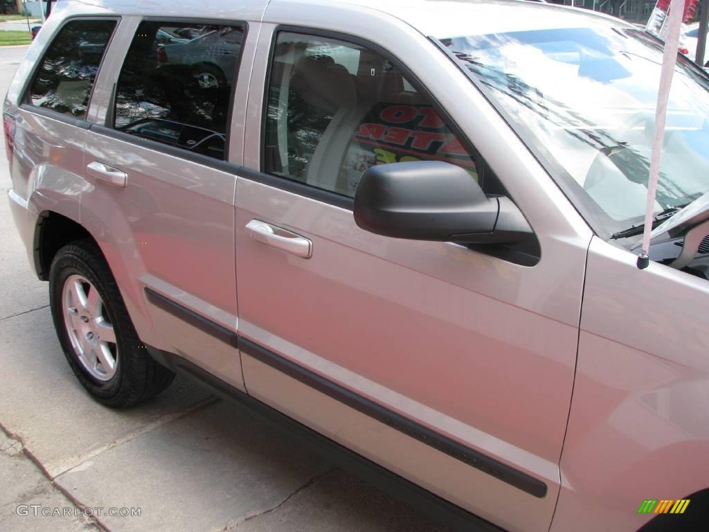 2008 Grand Cherokee Laredo 4x4 - Bright Silver Metallic / Dark Slate Gray/Light Graystone photo #37