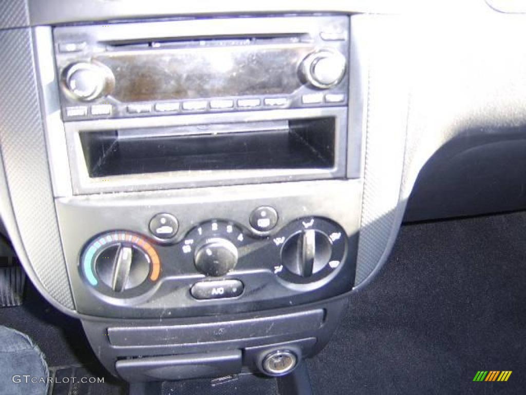 2006 Aveo LT Hatchback - Cosmic Silver / Charcoal photo #16