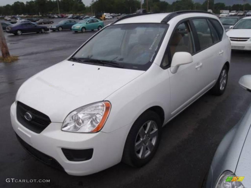 Clear White Kia Rondo