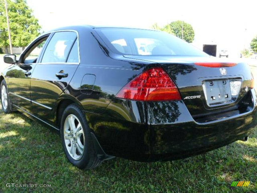 2006 Accord SE Sedan - Nighthawk Black Pearl / Ivory photo #6