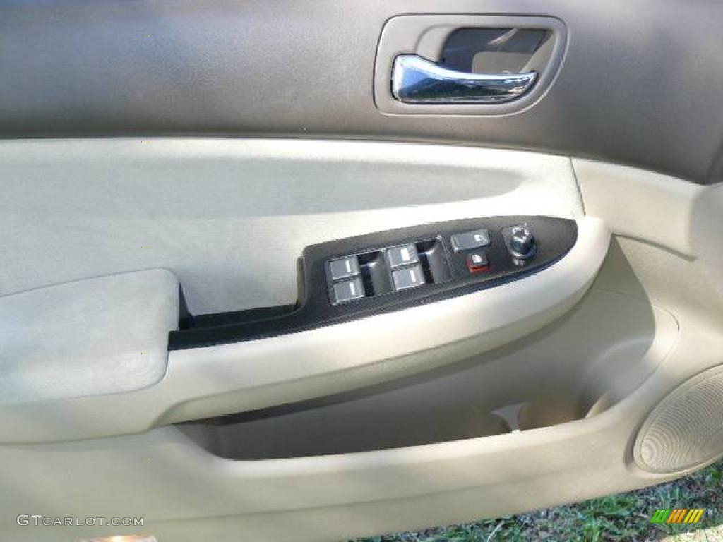 2006 Accord SE Sedan - Nighthawk Black Pearl / Ivory photo #16