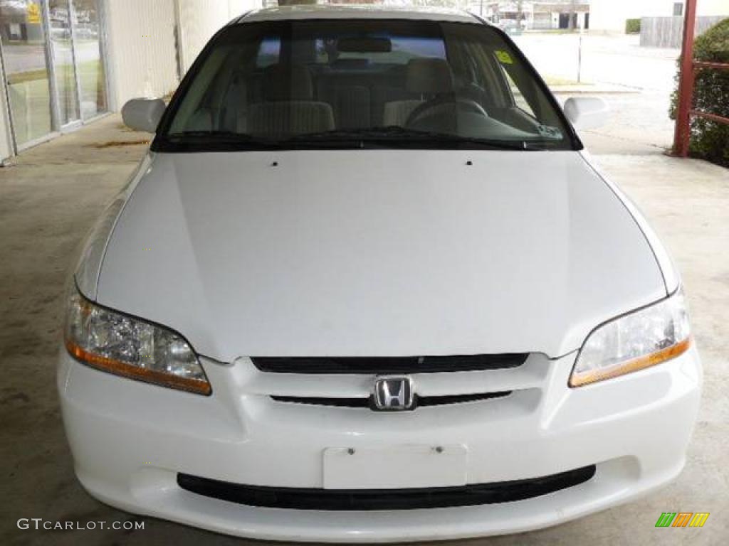 1998 Accord LX Sedan - Taffeta White / Ivory photo #2
