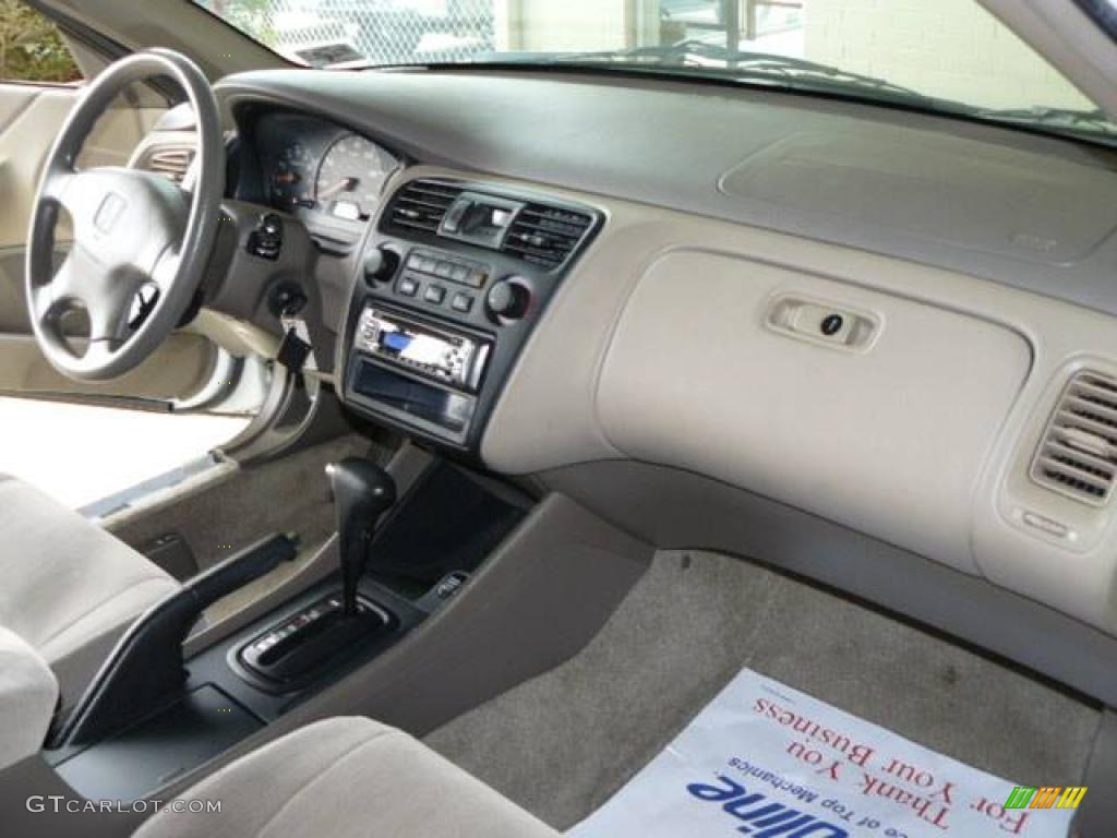 1998 Accord LX Sedan - Taffeta White / Ivory photo #15