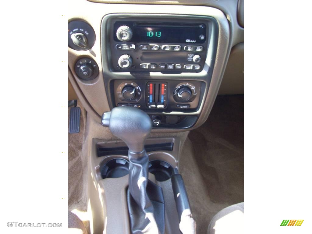 2002 TrailBlazer LS 4x4 - Sandalwood Metallic / Medium Oak photo #14