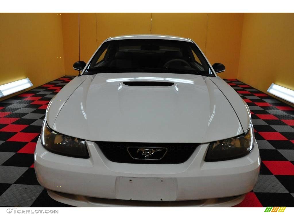 2001 Mustang V6 Coupe - Oxford White / Medium Parchment photo #2
