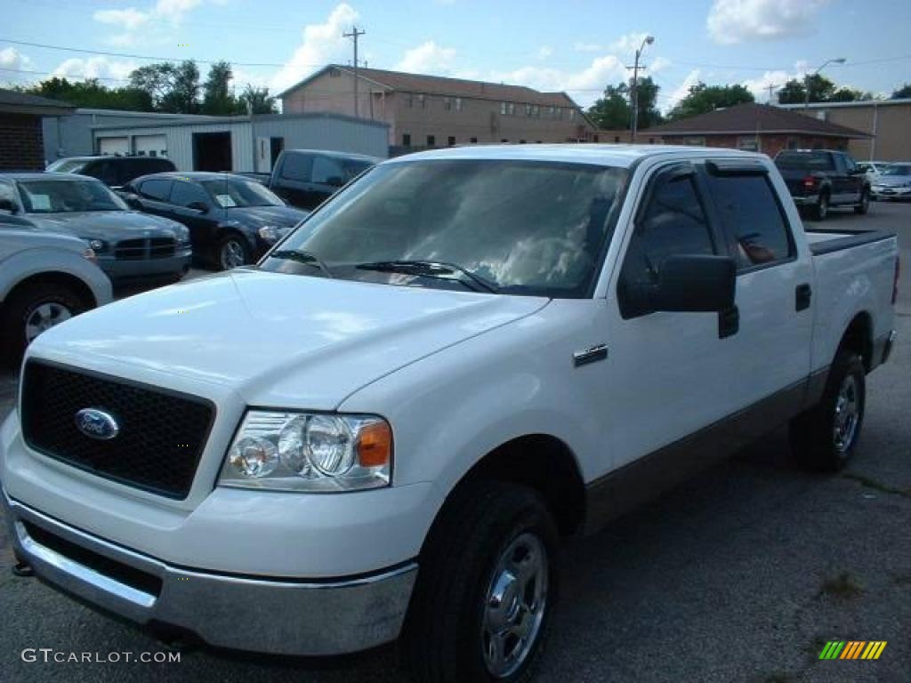 2006 F150 XLT SuperCrew 4x4 - Oxford White / Tan photo #5