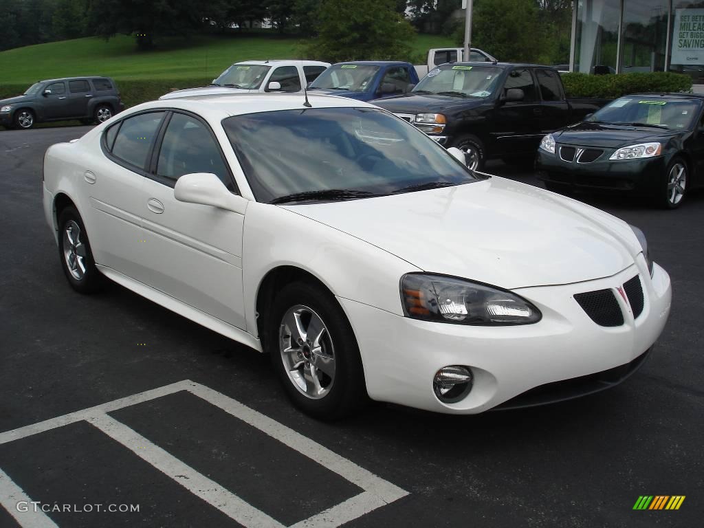 2005 Grand Prix Sedan - Ivory White / Dark Pewter photo #15