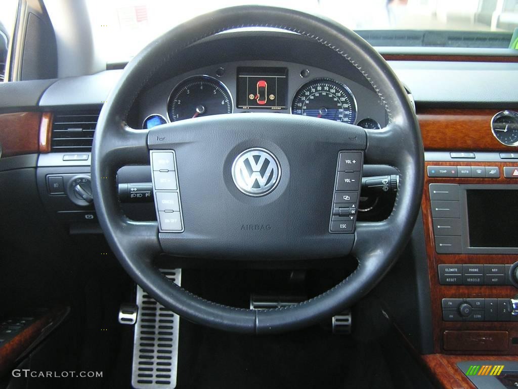 2005 Phaeton V8 4Motion Sedan - Black / Anthracite photo #10