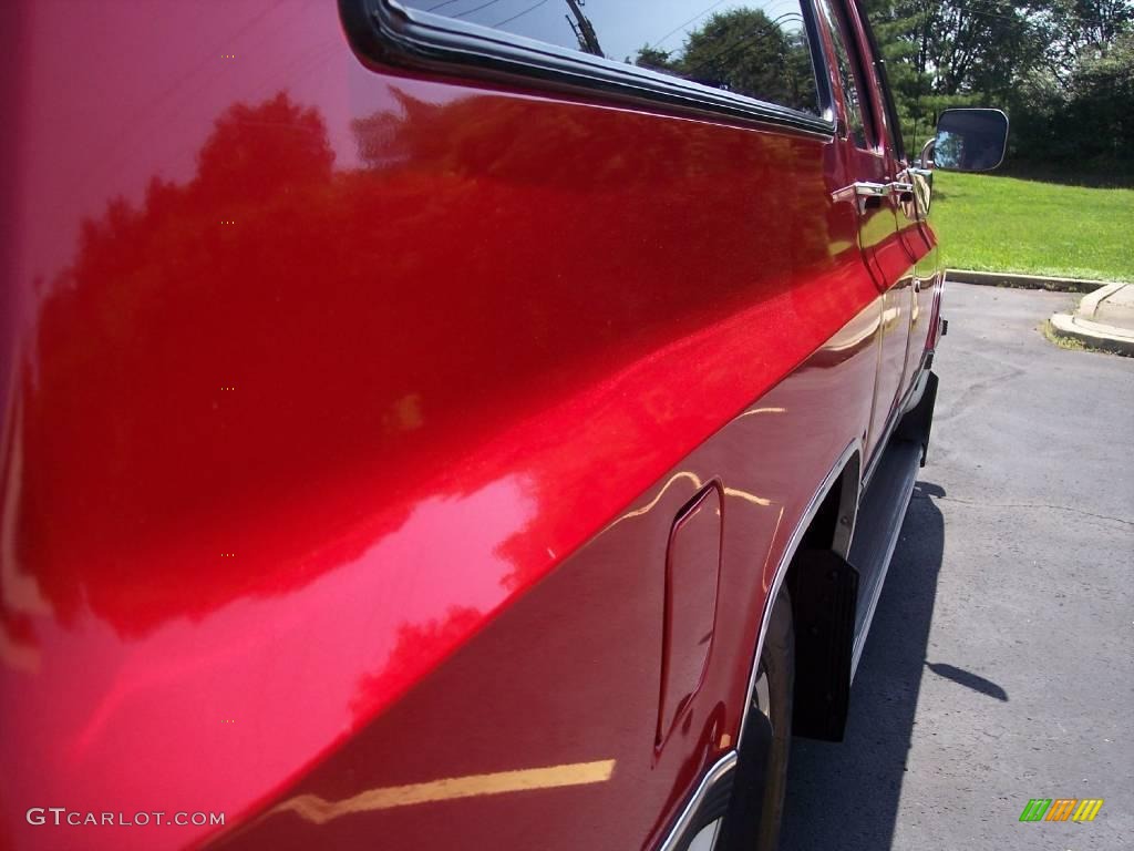 1991 Suburban R2500 - Victory Red / Tan photo #16