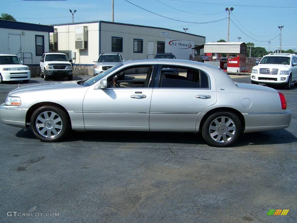 2003 Silver Birch Metallic Lincoln Town Car Cartier