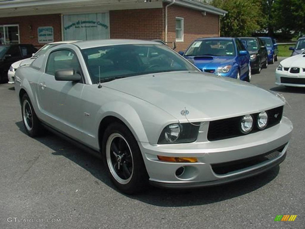 2005 Mustang V6 Deluxe Coupe - Satin Silver Metallic / Dark Charcoal photo #1