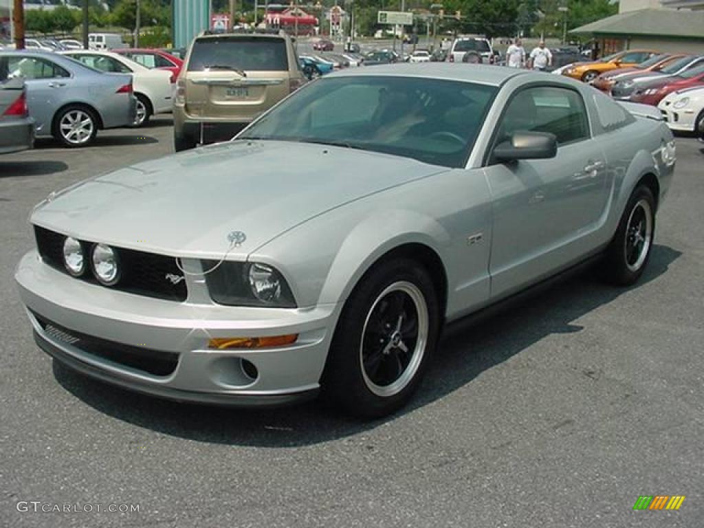 2005 Mustang V6 Deluxe Coupe - Satin Silver Metallic / Dark Charcoal photo #3