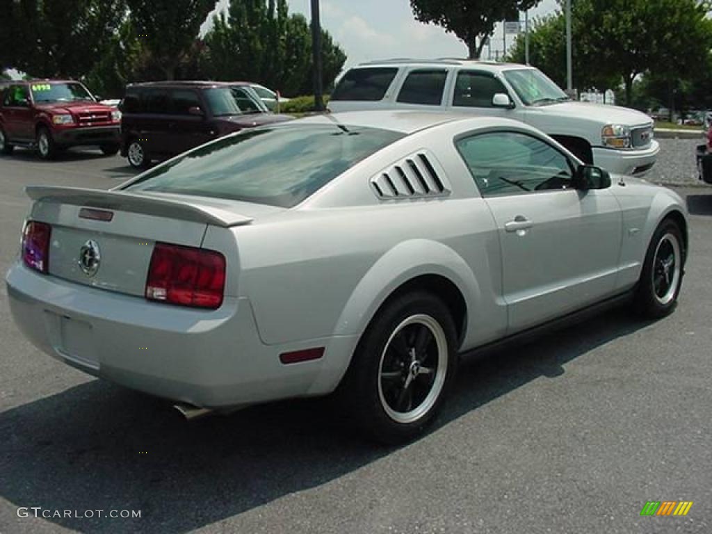 2005 Mustang V6 Deluxe Coupe - Satin Silver Metallic / Dark Charcoal photo #6