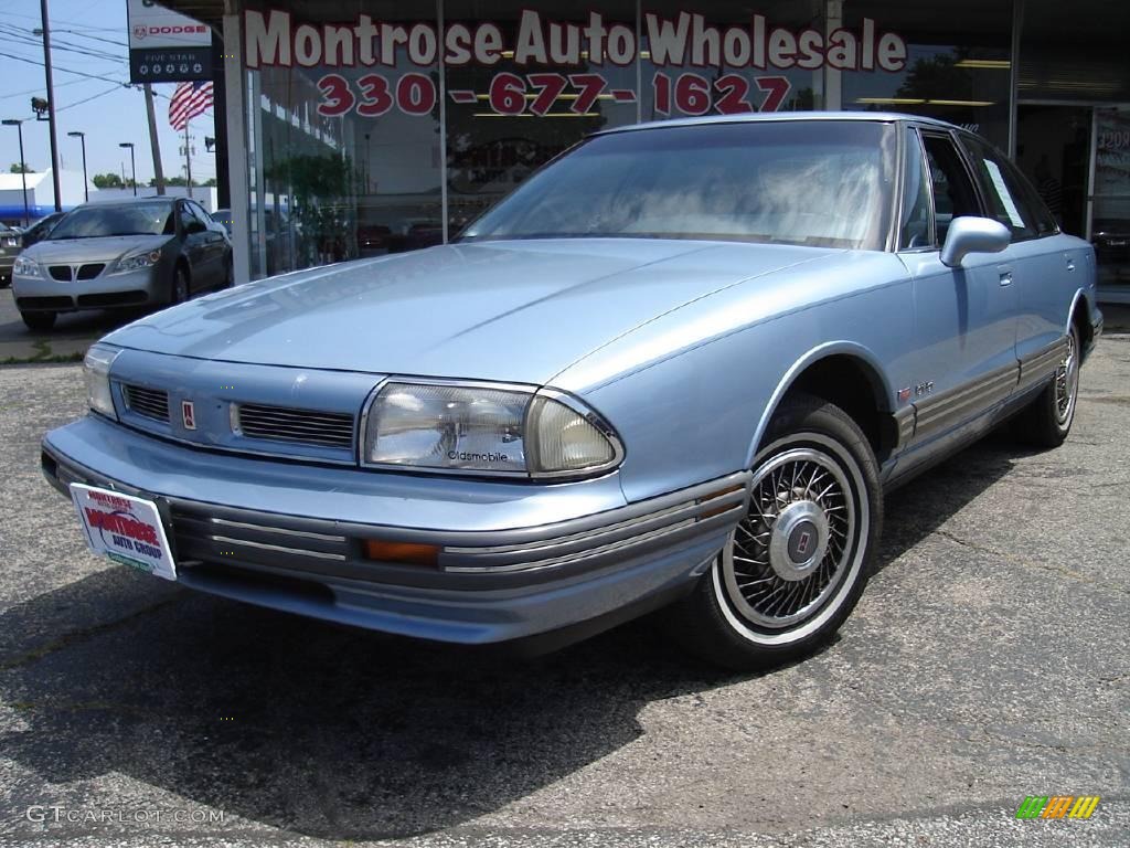 1993 Eighty-Eight Royale - Light Sapphire Metallic / Blue photo #1