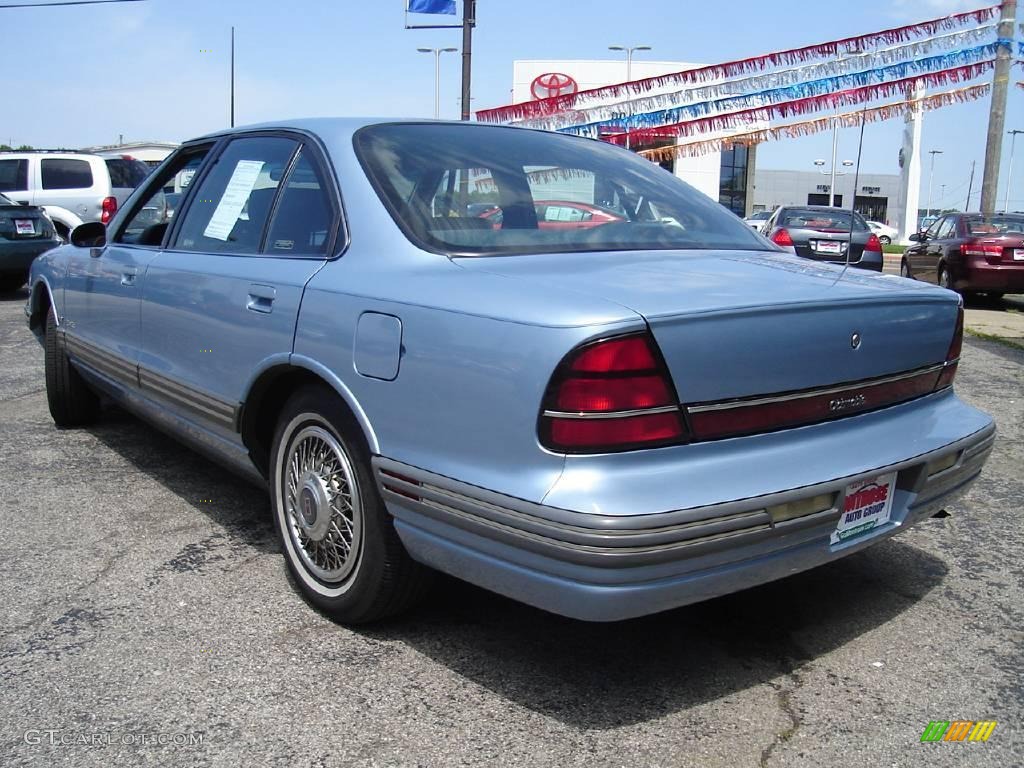 1993 Eighty-Eight Royale - Light Sapphire Metallic / Blue photo #3