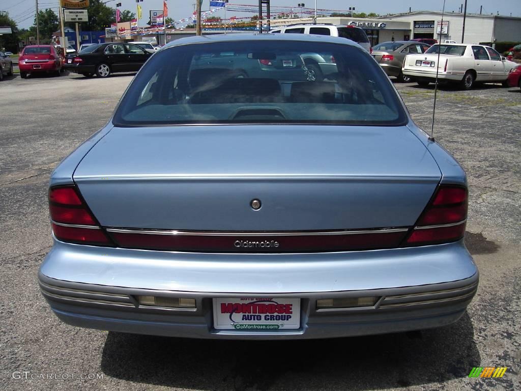 1993 Eighty-Eight Royale - Light Sapphire Metallic / Blue photo #4
