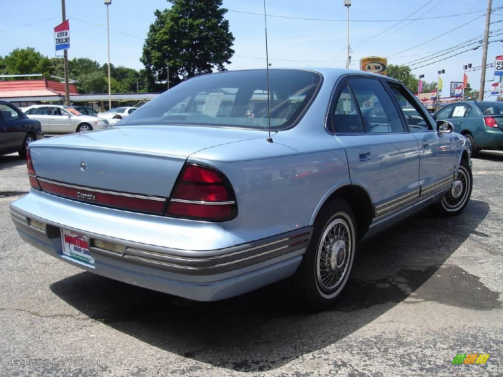 1993 Eighty-Eight Royale - Light Sapphire Metallic / Blue photo #5