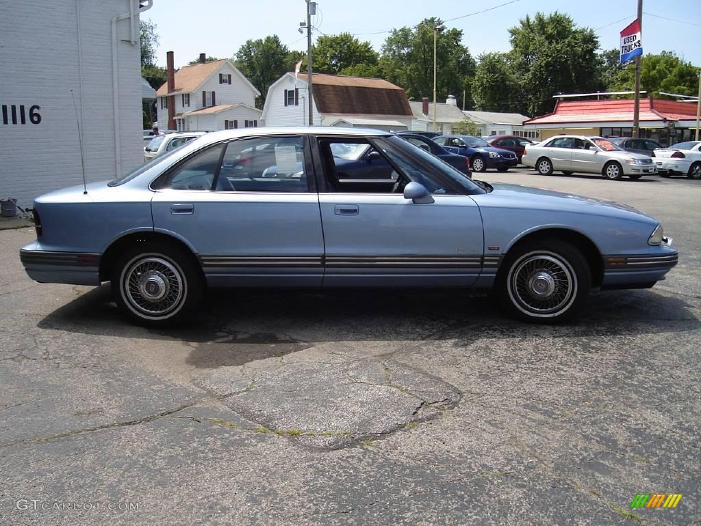 1993 Eighty-Eight Royale - Light Sapphire Metallic / Blue photo #6