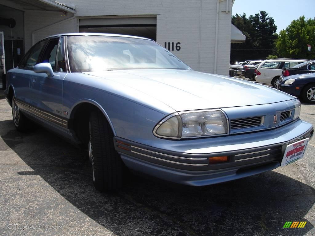 1993 Eighty-Eight Royale - Light Sapphire Metallic / Blue photo #7