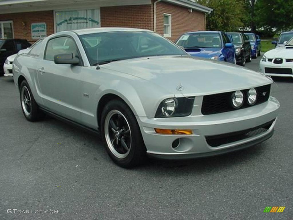 2005 Mustang V6 Deluxe Coupe - Satin Silver Metallic / Dark Charcoal photo #13