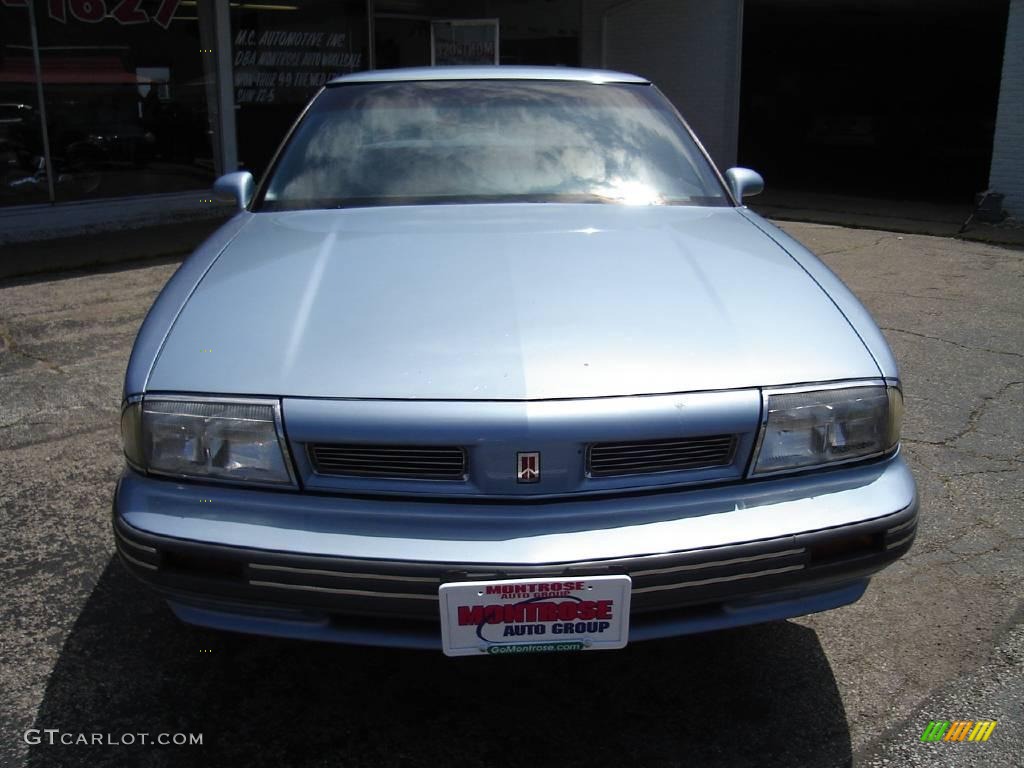 1993 Eighty-Eight Royale - Light Sapphire Metallic / Blue photo #8