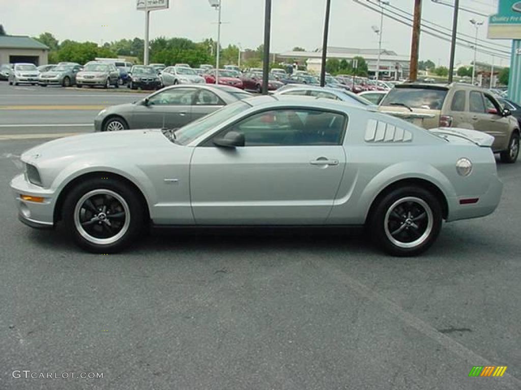 2005 Mustang V6 Deluxe Coupe - Satin Silver Metallic / Dark Charcoal photo #15