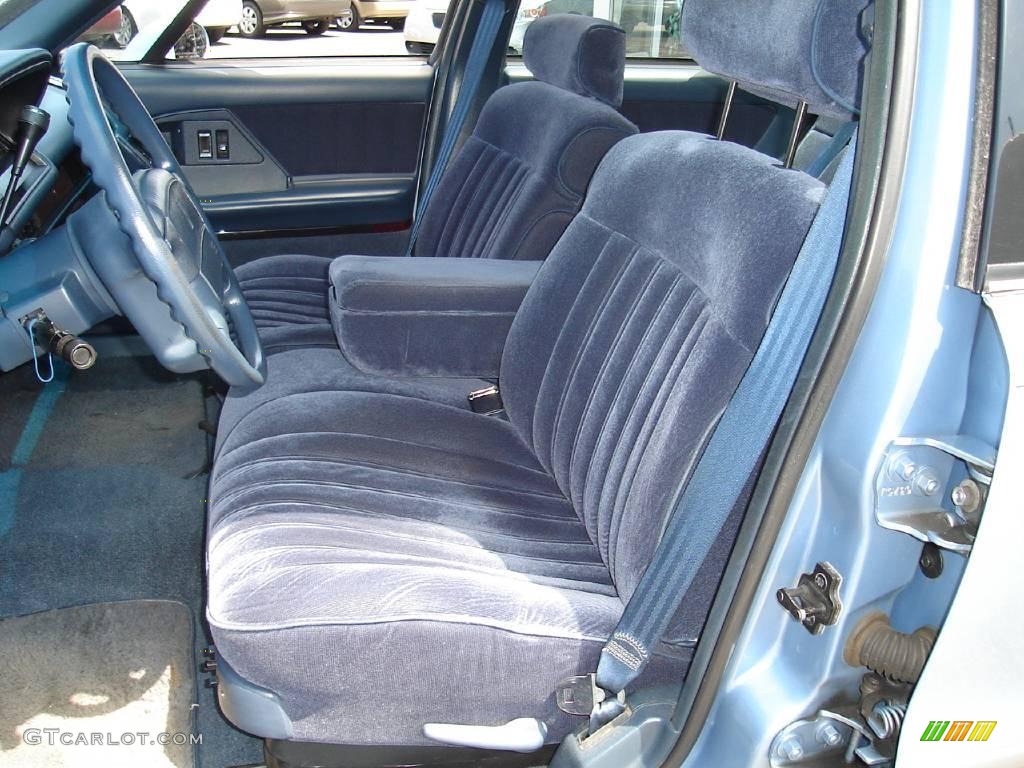 1993 Eighty-Eight Royale - Light Sapphire Metallic / Blue photo #12