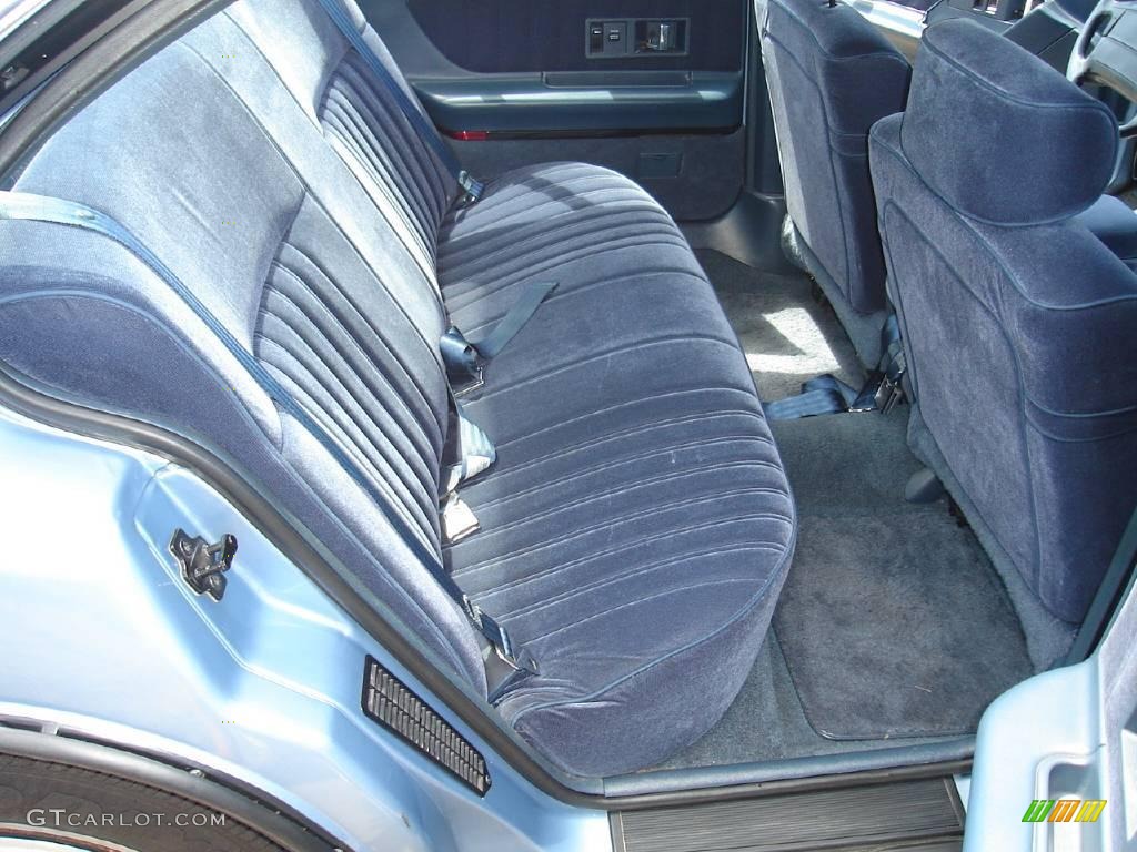1993 Eighty-Eight Royale - Light Sapphire Metallic / Blue photo #14