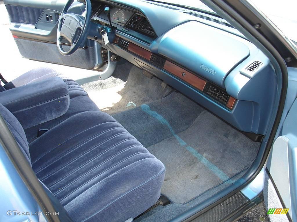 1993 Eighty-Eight Royale - Light Sapphire Metallic / Blue photo #19