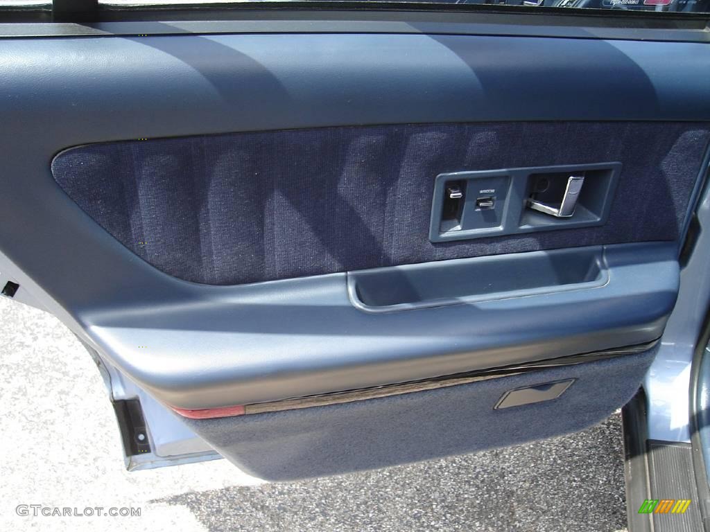 1993 Eighty-Eight Royale - Light Sapphire Metallic / Blue photo #20