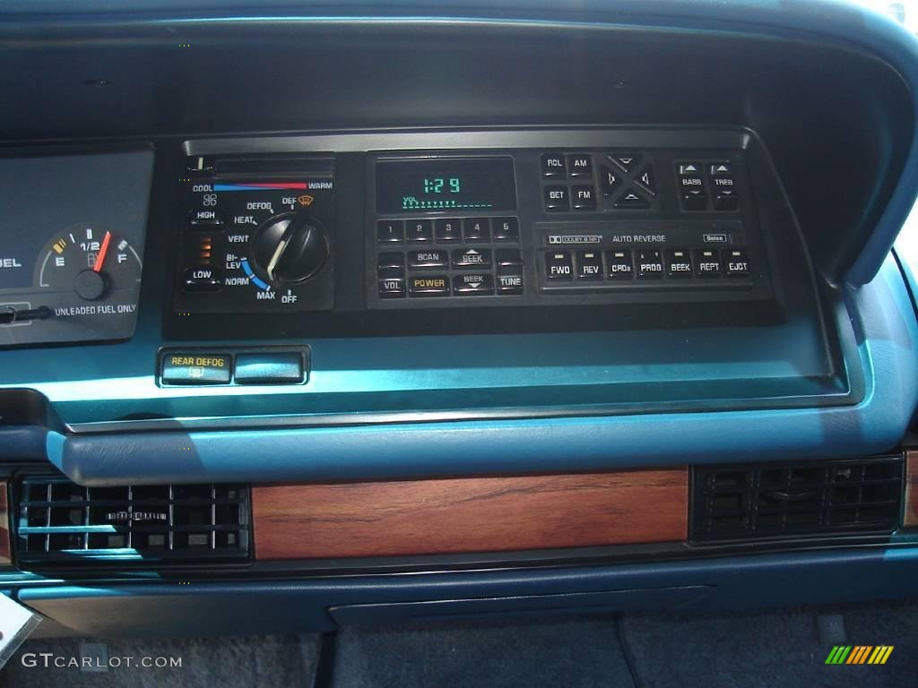 1993 Eighty-Eight Royale - Light Sapphire Metallic / Blue photo #27