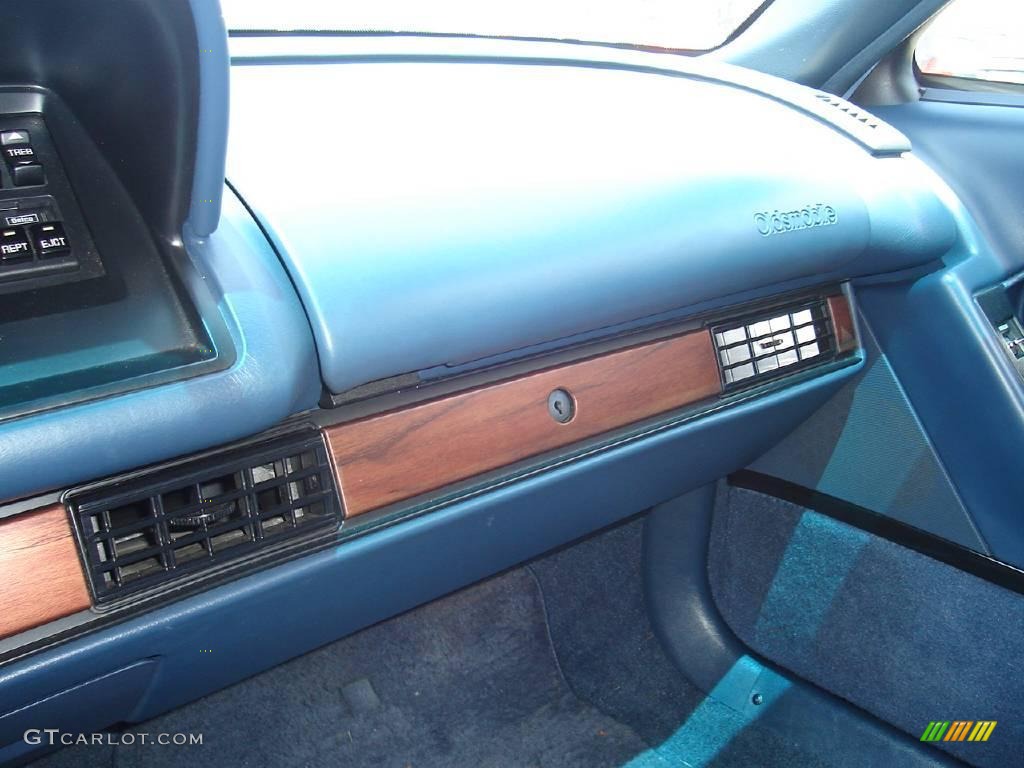 1993 Eighty-Eight Royale - Light Sapphire Metallic / Blue photo #28