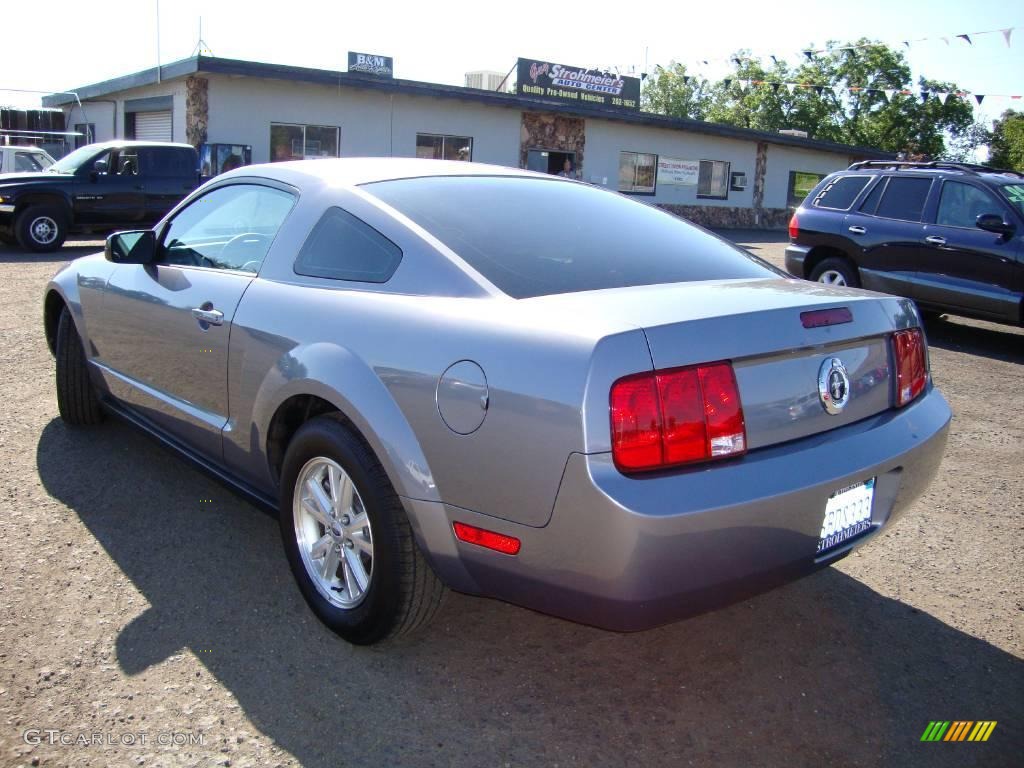 2007 Mustang V6 Premium Coupe - Tungsten Grey Metallic / Dark Charcoal photo #3