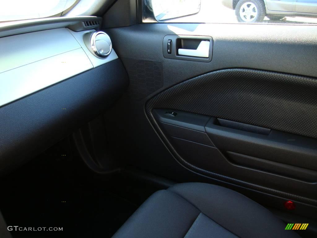 2007 Mustang V6 Premium Coupe - Tungsten Grey Metallic / Dark Charcoal photo #16