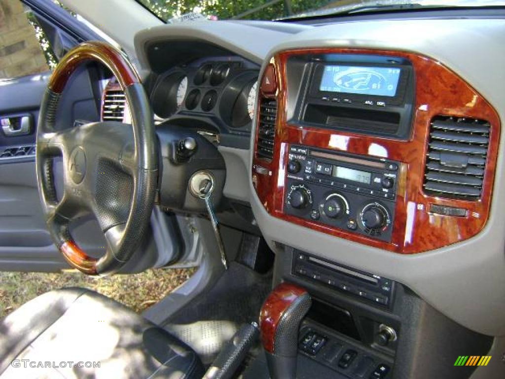 2004 Montero Limited 4x4 - Cool Silver Metallic / Charcoal photo #23