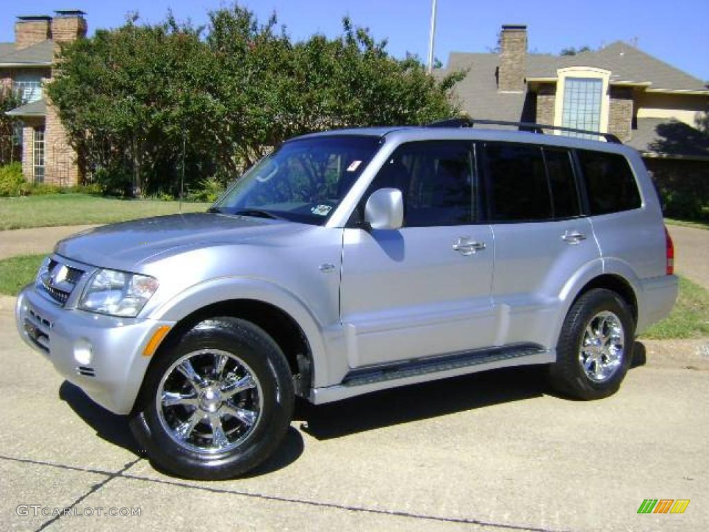 2004 Montero Limited 4x4 - Cool Silver Metallic / Charcoal photo #28