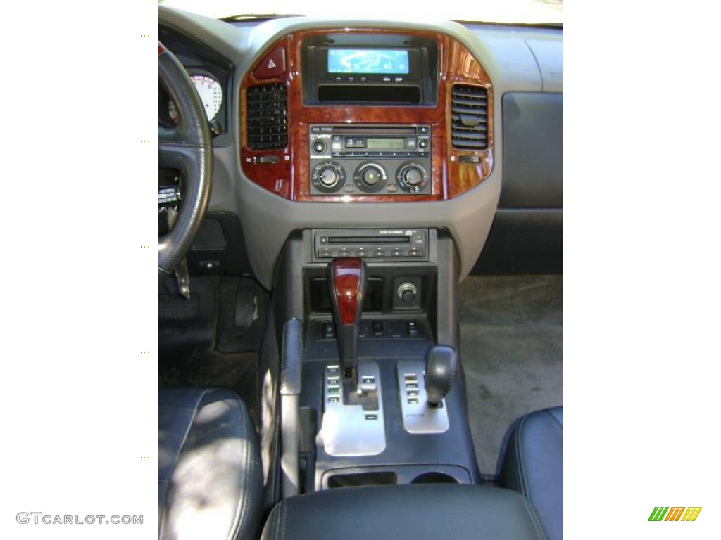 2004 Montero Limited 4x4 - Cool Silver Metallic / Charcoal photo #30